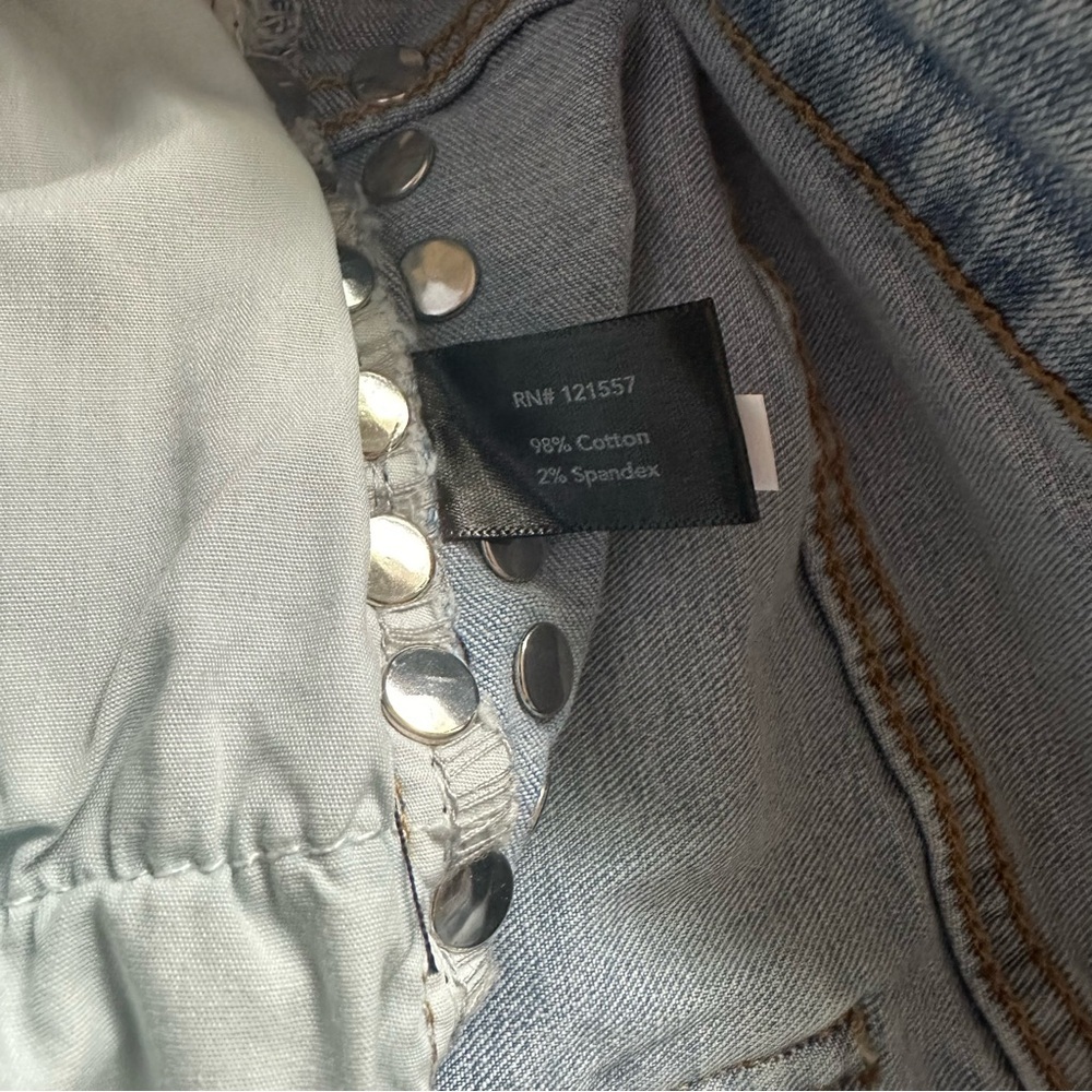 Boston Proper |  Light Blue Pearl-Trimmed Jean Shorts | Size 4 - Picture 8 of 11